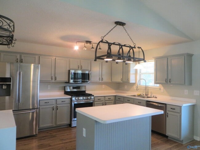 Building Photo - 105 Royalty Ct