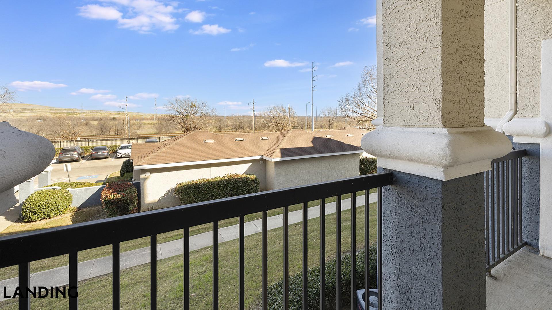 Building Photo - 901 Lakeside Cir