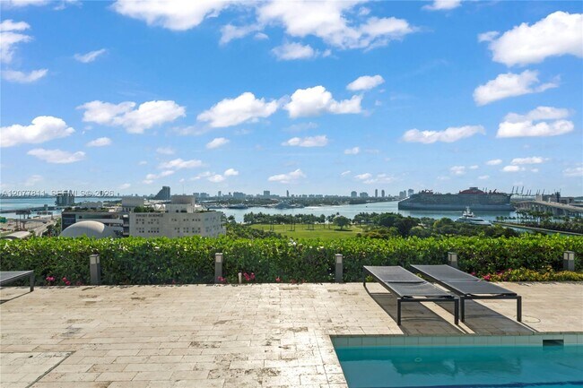 Building Photo - 1040 Biscayne Blvd