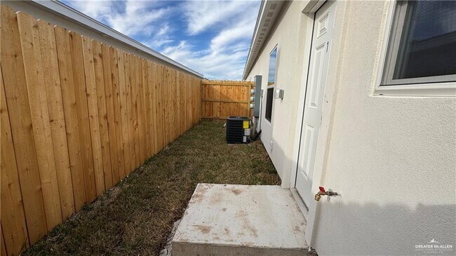 Building Photo - 13 S 43rd St