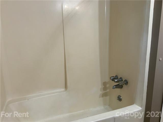Building Photo - 2320 Woodbridge Dr