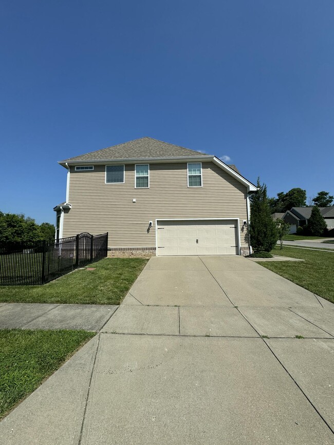 Building Photo - 290 Manitoba Ln
