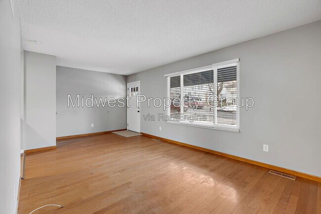 Building Photo - 1128 Saratoga Dr