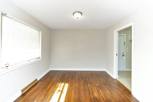 Building Photo - Available Now! Updated 3BR/2BA with Luxuri...