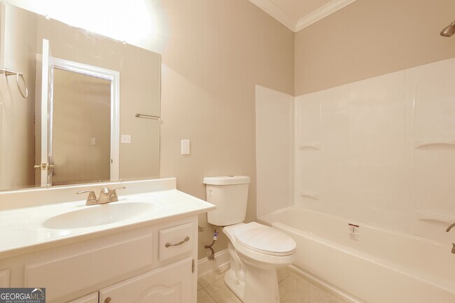 Building Photo - 100 Carriage Chase