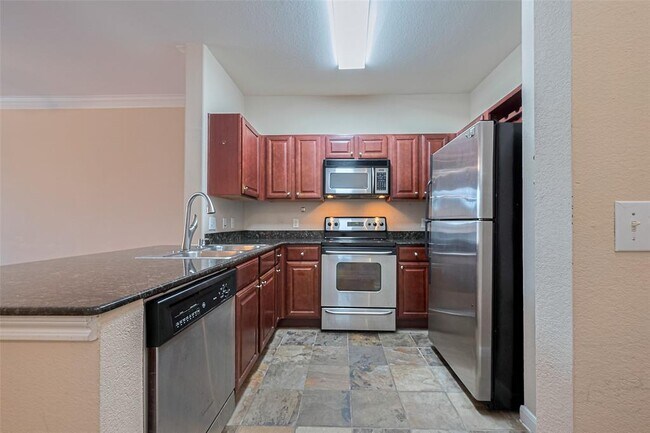 Building Photo - 7575 Kirby Dr