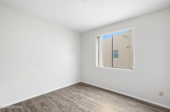 Building Photo - 1342 W Hopbush Way