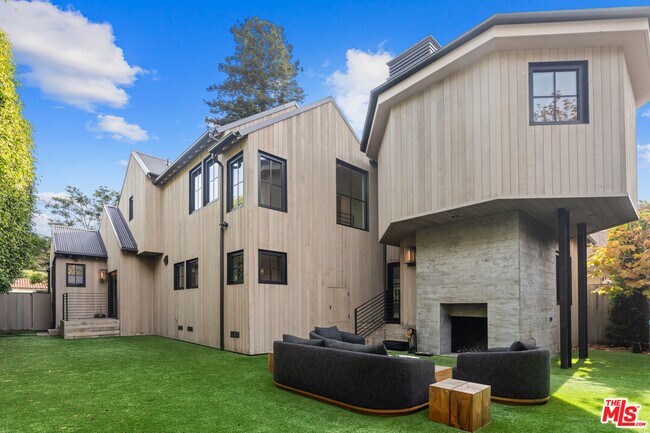 Building Photo - 719 San Lorenzo St