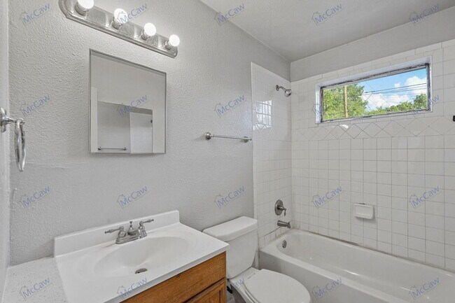 Building Photo - 3204 Caribbean Dr