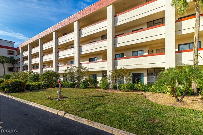 Building Photo - 7402 Lake Breeze Dr