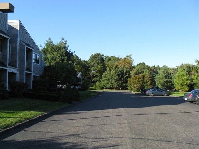 Building Photo - 107 Hilltop Dr