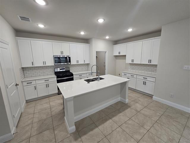 Building Photo - 1805 Acosta Dr
