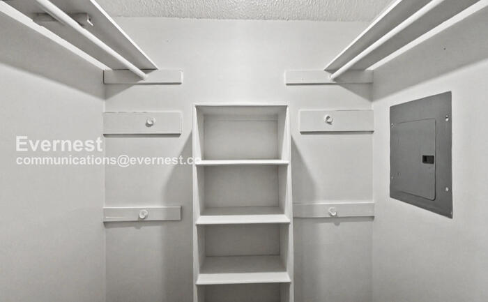 Building Photo - 3729 Thistlemont Dr