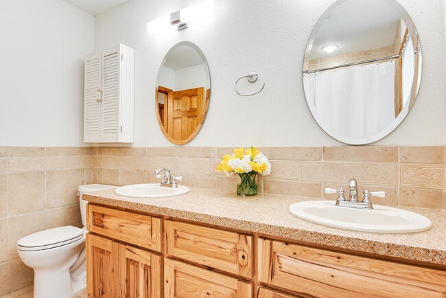 Building Photo - 5240 Sun Dial Pl