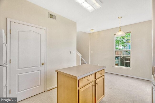 Building Photo - 13051 Park Crescent Cir