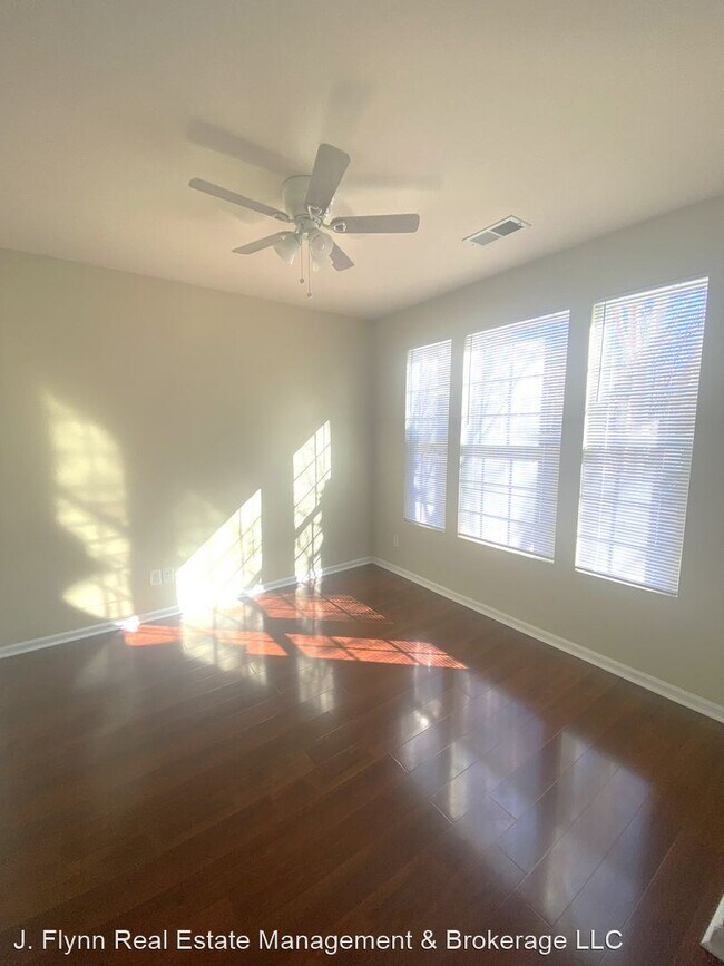 Building Photo - 3 br, 2.5 bath House - 3017 Coventry Commo...