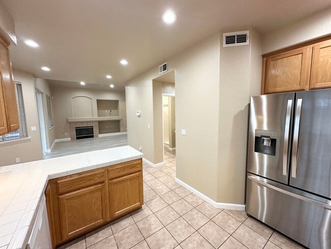 Building Photo - Beautiful Natomas Park Home – 5 Bed / 3 Bath, new interior paint, 2 story!