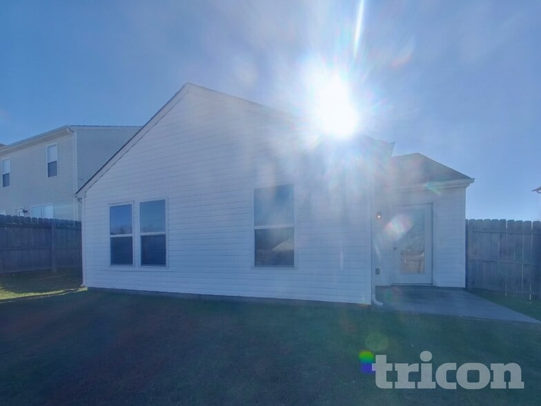 Building Photo - 809 Littleton Dr