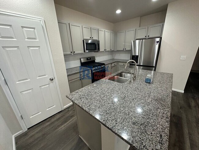 Building Photo - 6634 N Cathay St