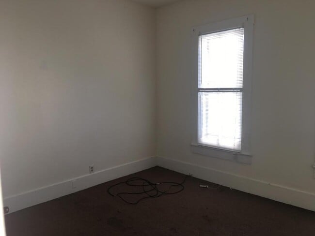 Building Photo - 1011 S 4th St