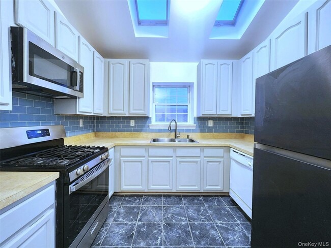 Building Photo - 3080 Middletown Rd