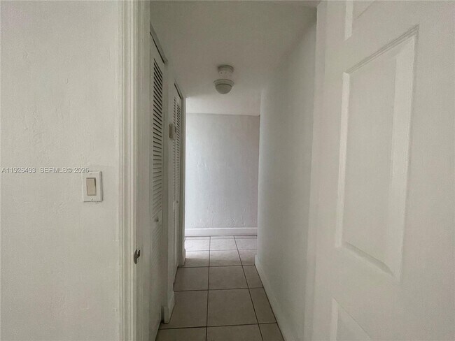 Building Photo - 1245 W 24th St