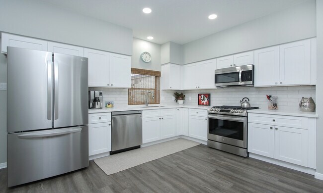 Building Photo - 131 Pine Rd