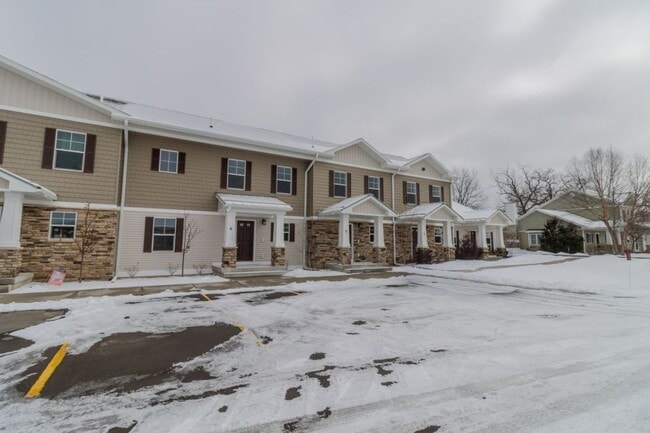 Building Photo - 1502 Simsbury St