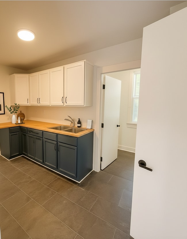 Building Photo - Your Ideal Living Space!