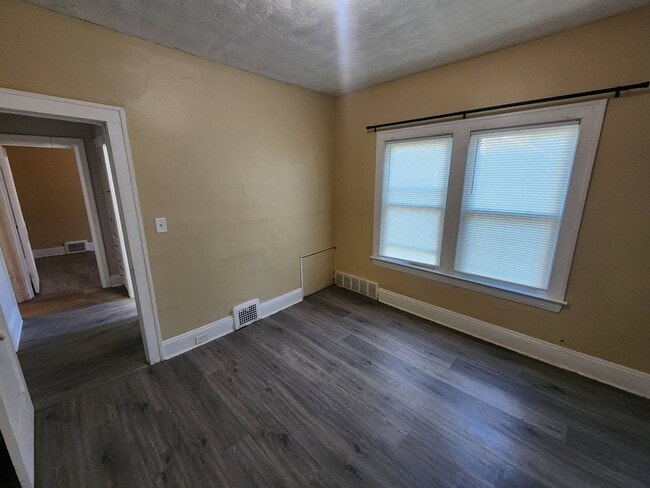 Building Photo - 15816 Grovewood Ave
