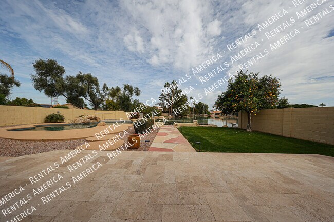 Building Photo - 532 E Stonebridge Dr