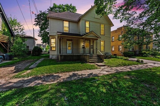 Building Photo - Charming 1-Bed/1-Bath Apartment – Newly Renovated!