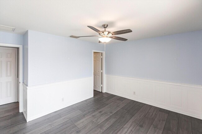 Building Photo - Rare 5 Bedroom Pool Home in Gated Community