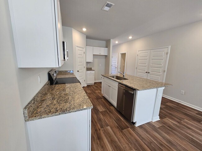 Building Photo - 2033 Northwest Dr