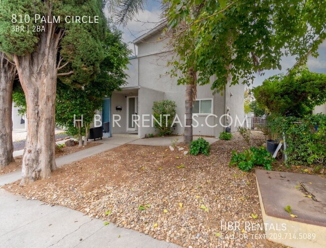 Building Photo - 810 Palm Cir