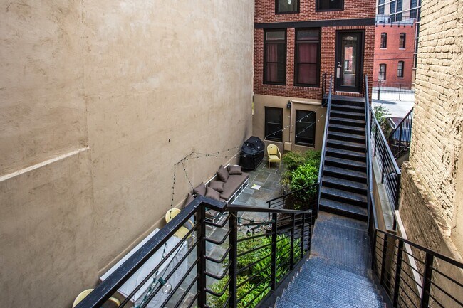 Building Photo - Marvelous Modern Mt Vernon Two-Bedroom!