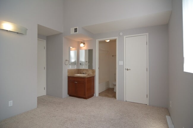Building Photo - Recently Remodeled 2 Bedroom 2 Bath Condo!...