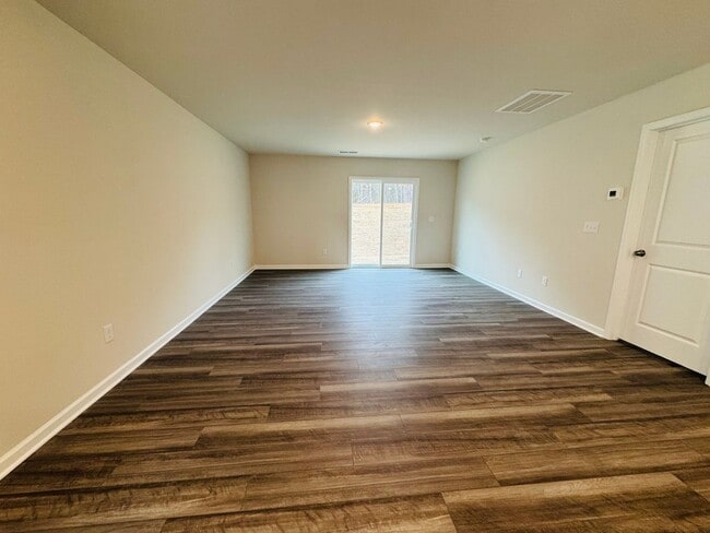 Building Photo - Move In Ready 5BR/2.5BA Home located near UNCC!