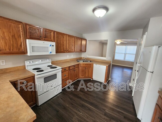 Building Photo - 3802 Falcon Crest Dr