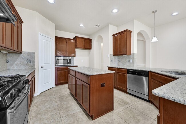 Building Photo - 23023 Verona Vista Dr