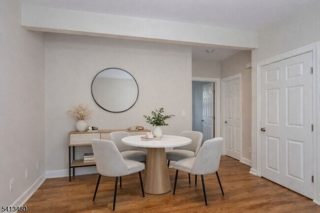 Building Photo - 122 N Fullerton Ave