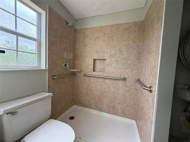 Building Photo - 1412 Gatlinburg Dr