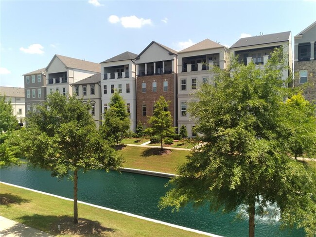 Building Photo - 3611 Somerset York Ln