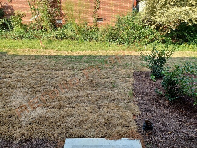 Building Photo - Luxury 5 Bedroom, 3 Bath, 2-Car Garage End Unit Townhouse w/1st level Primary Suite + Guest Suite...