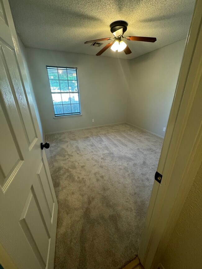 Building Photo - 3009 S Dogwood Pl