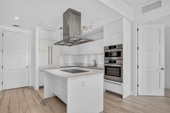 Building Photo - 155 E Boca Raton Rd