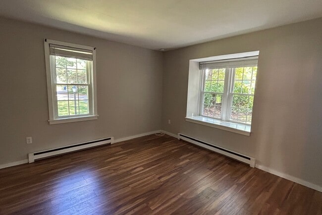 Building Photo - 10 Falls River Cir