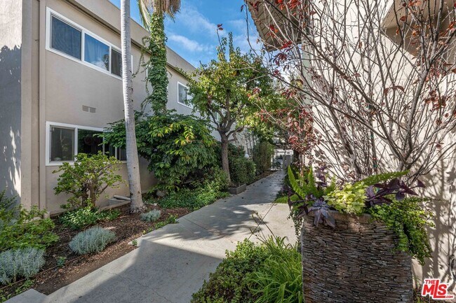 Building Photo - 3166 S Sepulveda Blvd