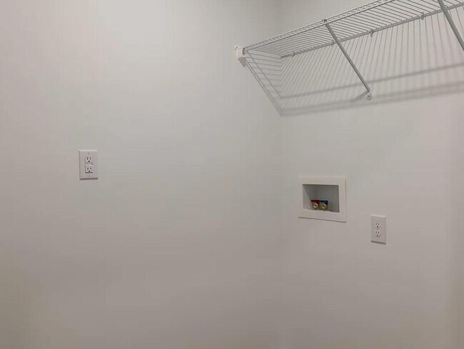 Building Photo - 1504 Rhodes Pond St