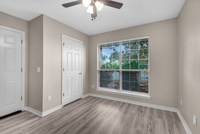 Building Photo - 9761 Leeward Way